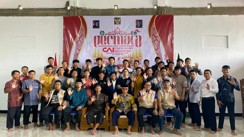 foto bersama seluruh peserta cai di gedung aula barokah