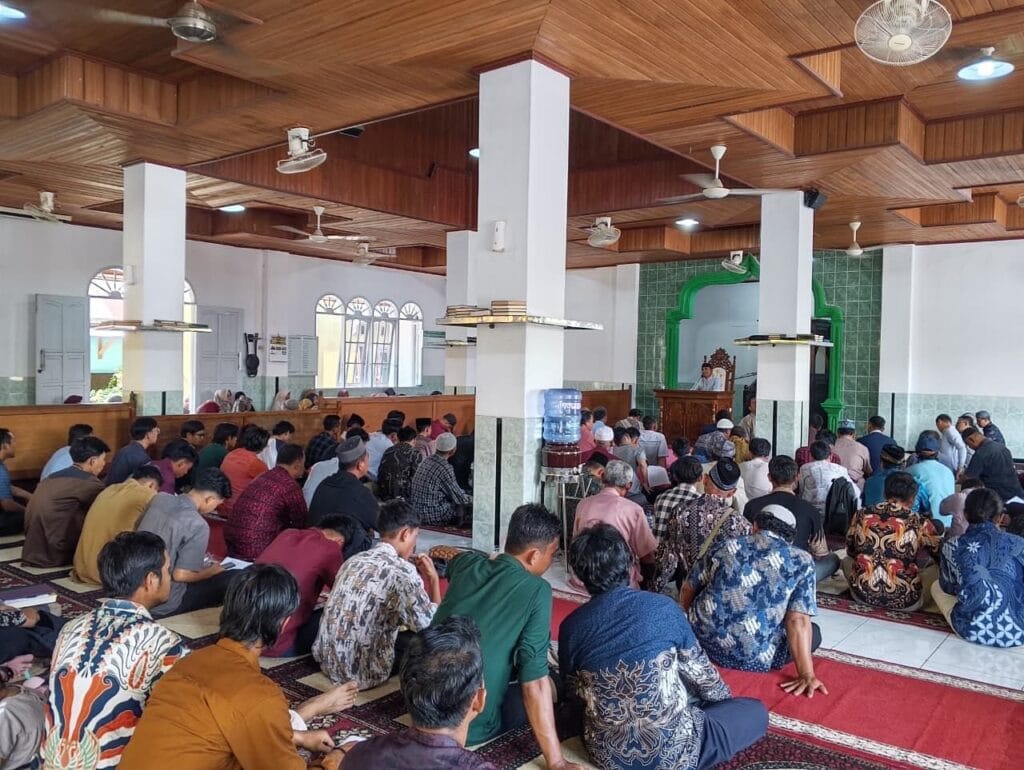 Pengajian umum ldii paser, suasana didalam masjid miftahul huda tanah grogot