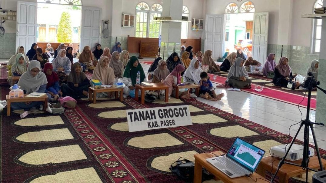 LDII Tanah Grogot mengikuti Webinar Festival Keluarga yang membahas pentingnya peran orang tua dalam pendidikan anak dan pola makan sehat di era digital.