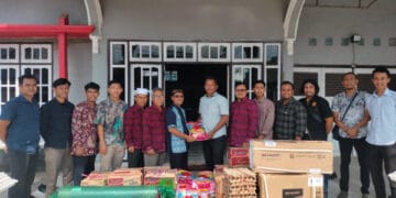 Sat Intelkam Polres Paser berfoto bersama pengurus DPD LDII Kabupaten Paser dalam kegiatan silaturahmi dan sinergi Kamtibmas, yang dirangkai dengan penyaluran dukungan sarana guna mendukung aktivitas organisasi.