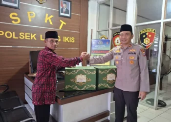 Sinergi Menjelang Idul Fitri: Kapolsek Long Ikis Bagikan Parsel untuk PC LDII dan Senkom