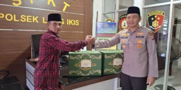 Sinergi Menjelang Idul Fitri: Kapolsek Long Ikis Bagikan Parsel untuk PC LDII dan Senkom