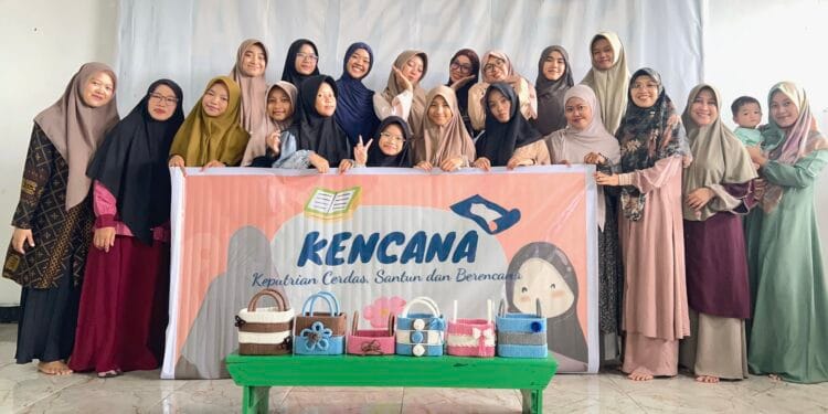 Sulap Jerigen Bekas Jadi Tas Estetik, PPG LDII Tanah Grogot Gelar Program KENCANA untuk Tingkatkan Kemandirian Remaja Putri